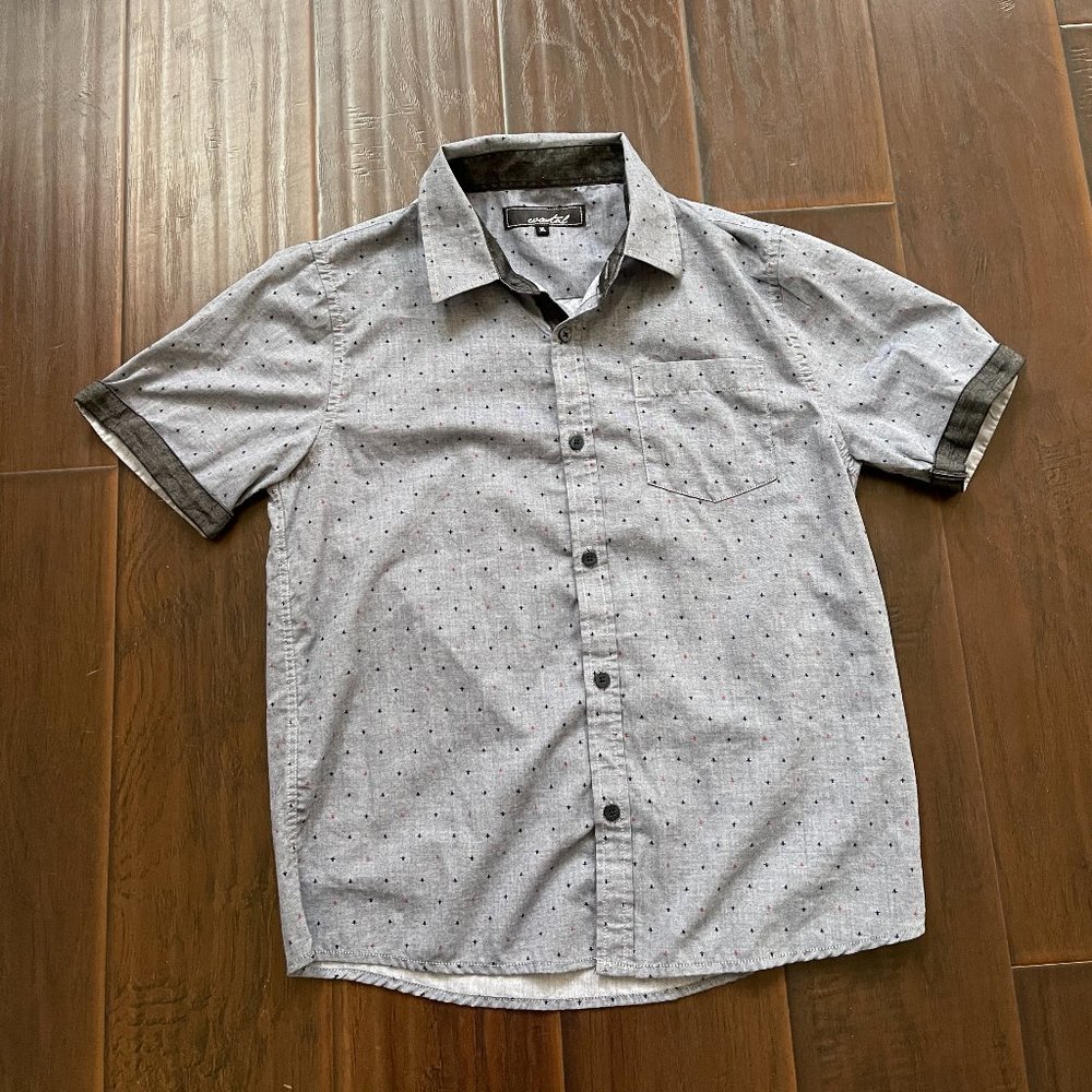 Coastal Boy Button Down Short Sleeve Gray Shirt (Youth Size XL)